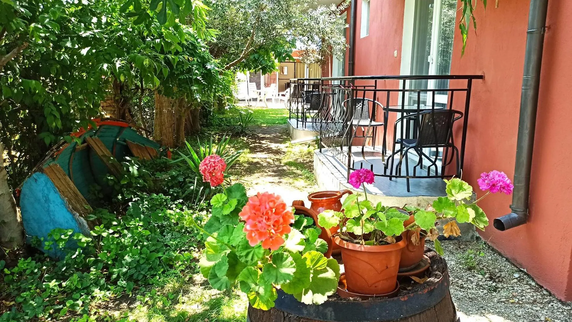 Guest House Sunflowers Pomorie Bulgaria